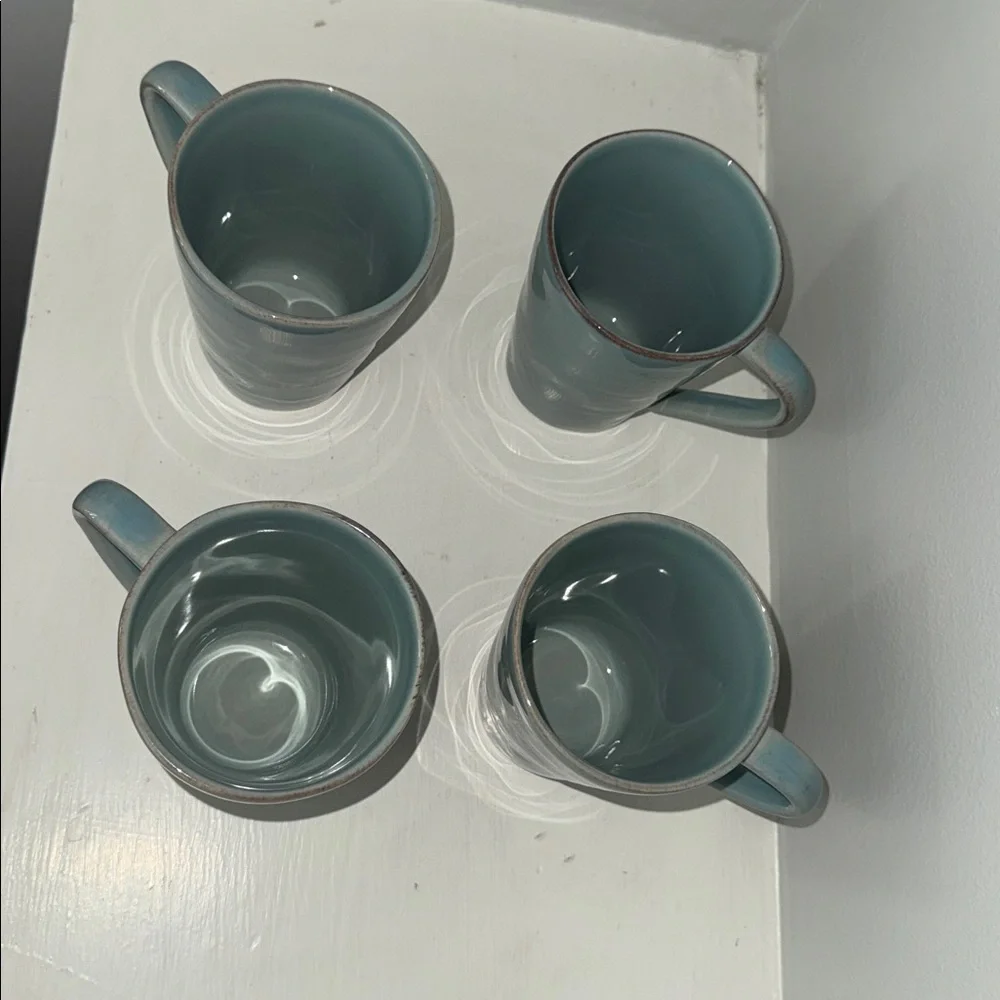 Crate&Barrel Ceramic Mug Set like NEW!